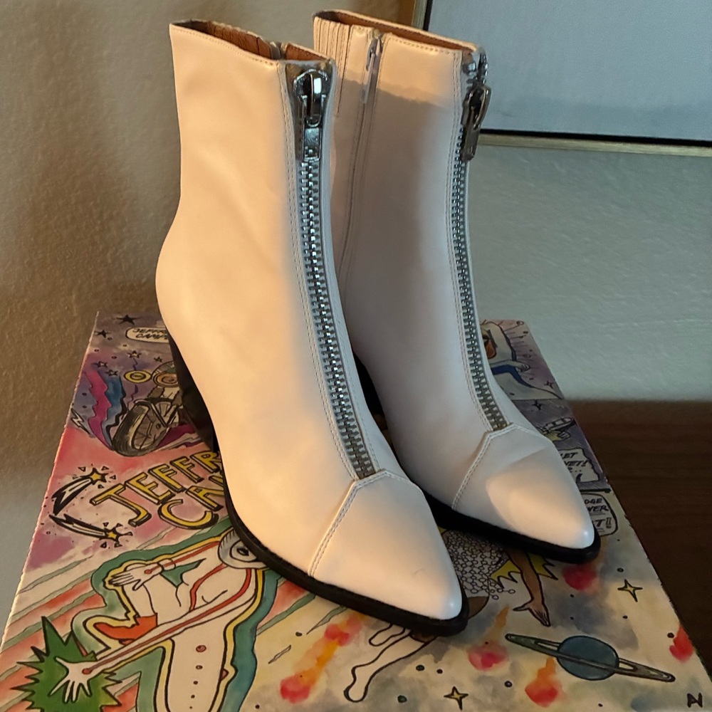 Jeffrey Campbell Landyn White Ankle Boots - Picture 5 of 5